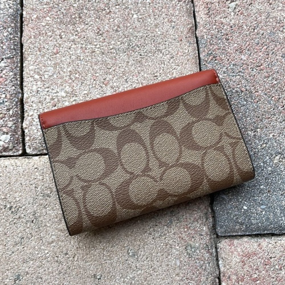Coach Kleo Wallet In Signature Canvas Khaki Multi - Picture 3 of 16